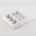 Коробка на 9 конфет с фальшбортом белая/крафт С ОКНОМ (12,2*12,2*3 см)